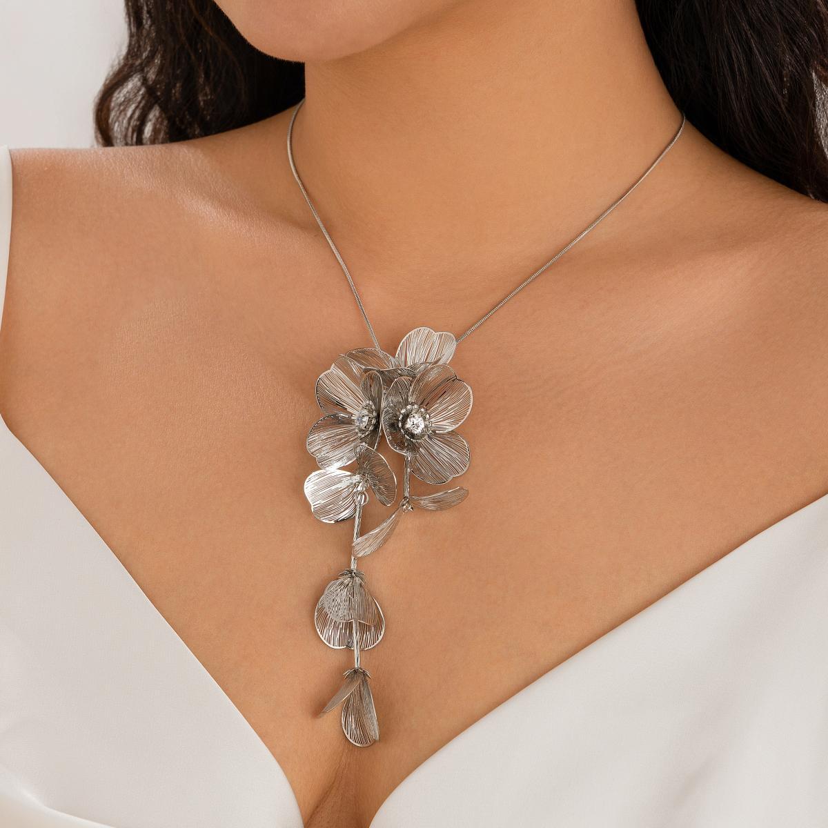 Floral Pattern Plated Brass Necklace for Women
