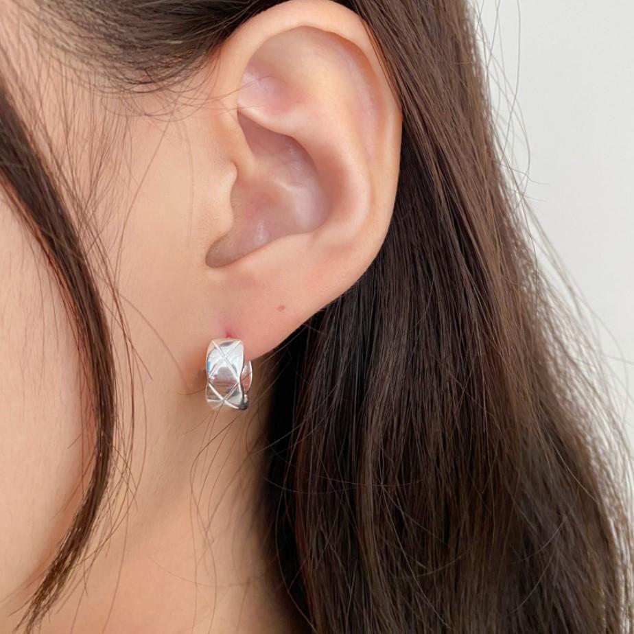 Pendientes con forma de letra minimalistas de inspiración coreana de plata de ley 925 con acabado chapado