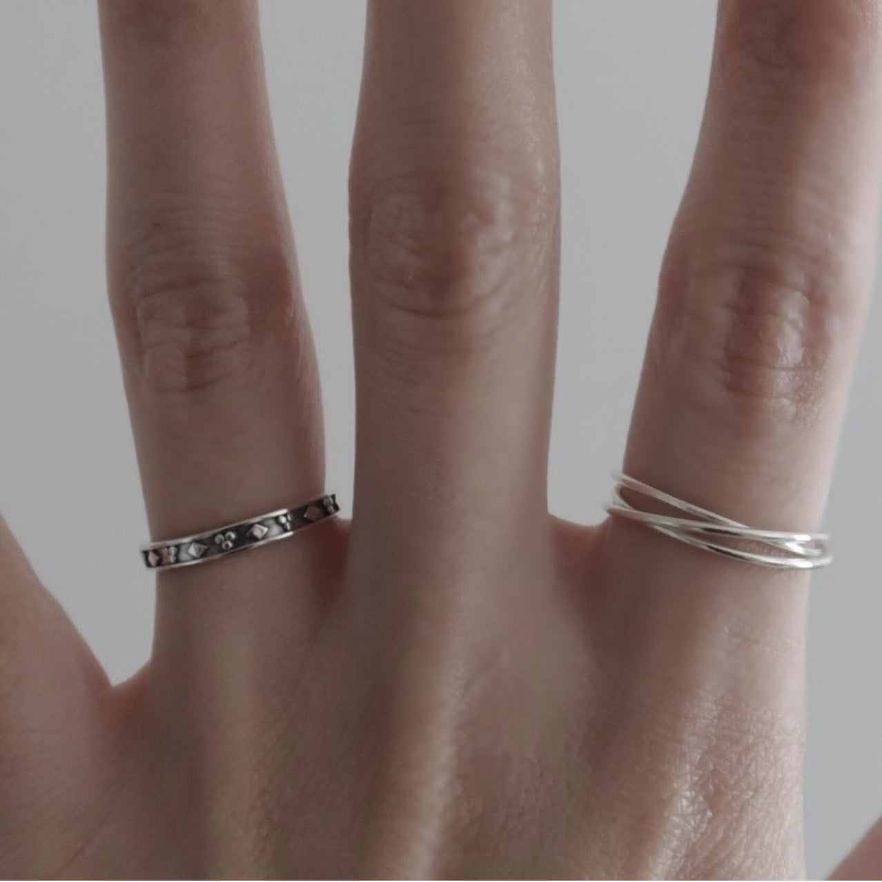 Anello Vintage Minimalista da Donna in Argento Sterling 925 con Motivo Floreale a Croce