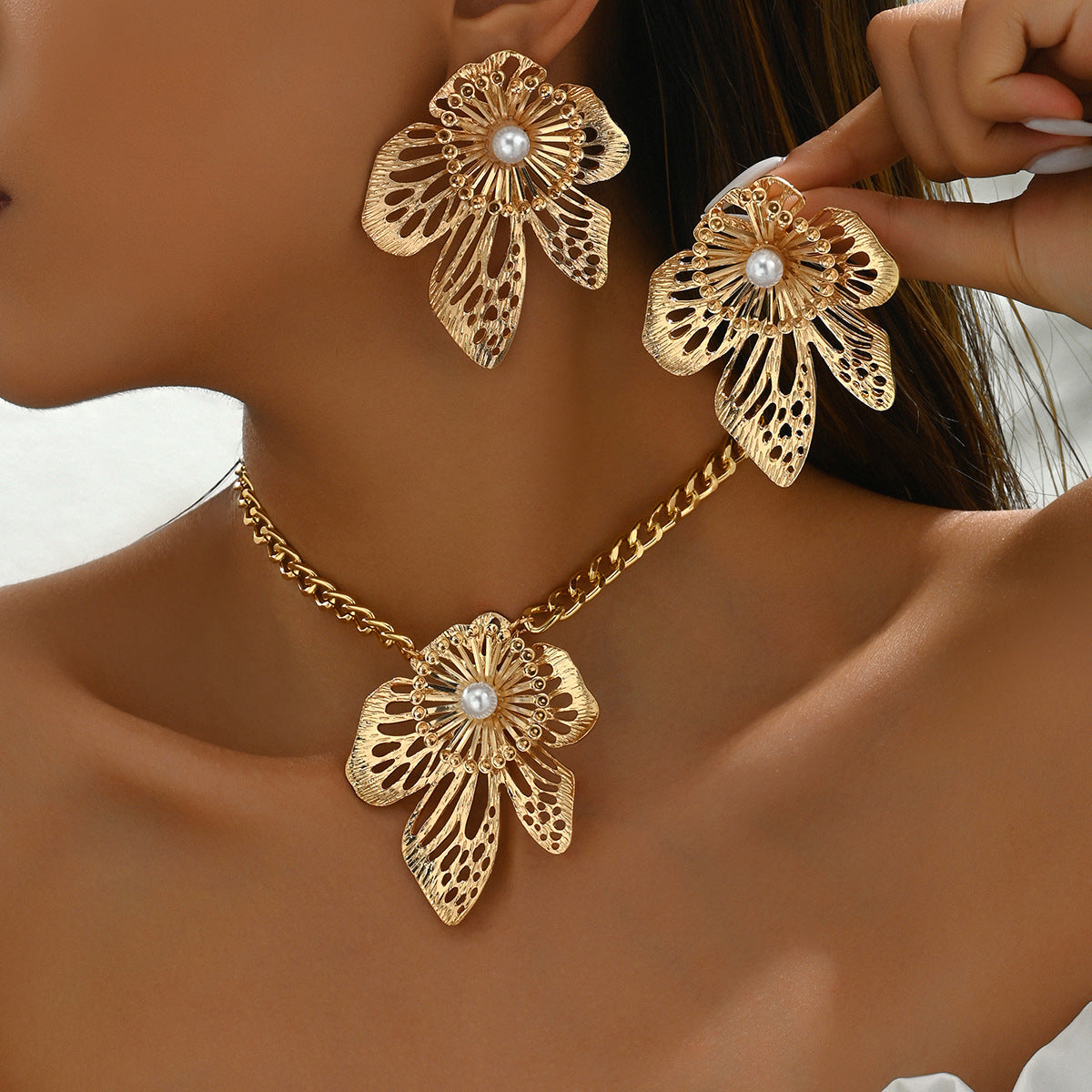 Parure di collana da donna con ciondolo in lega stile floreale, intarsi in perle e catena ritorta