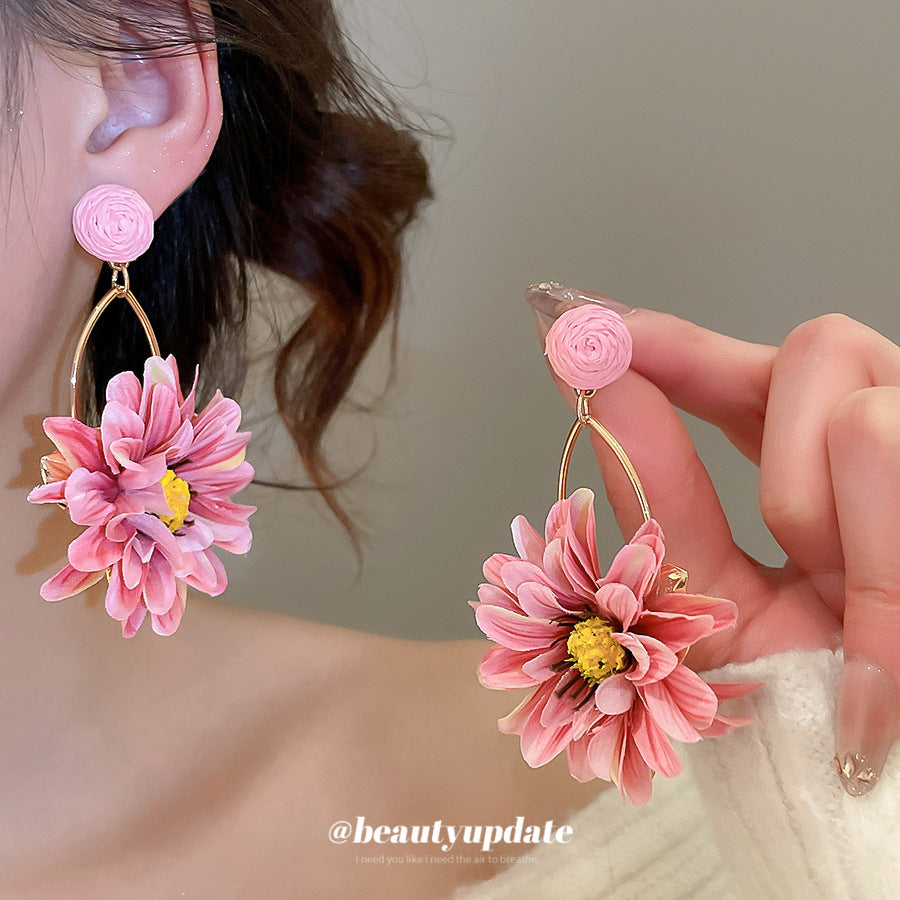 Pendientes de botón florales de tela hechos a mano para mujer con postes de acero, joyería elegante y minimalista