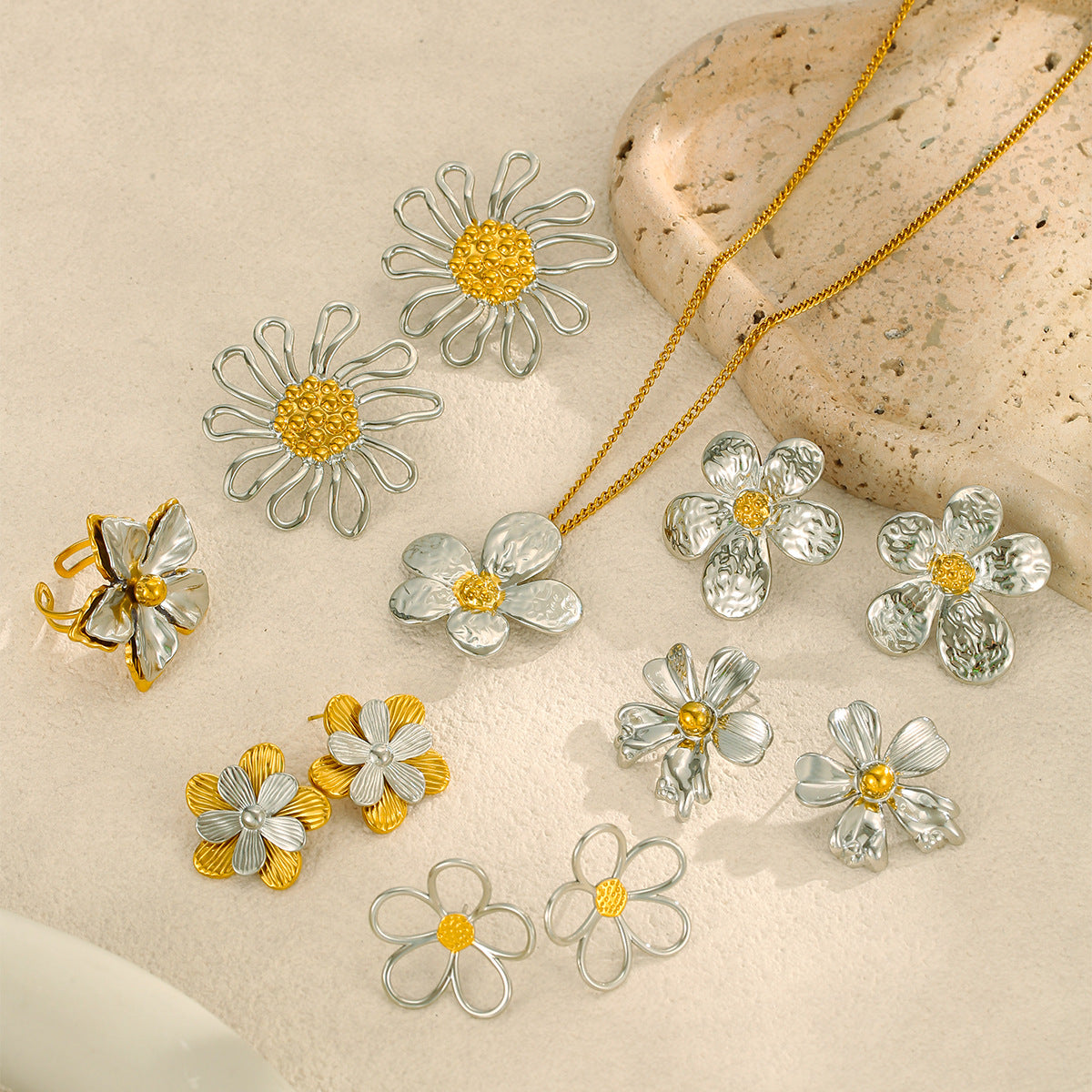 Orecchini alla moda in acciaio inossidabile a forma di fiore e foglia placcati in oro 18 carati da donna