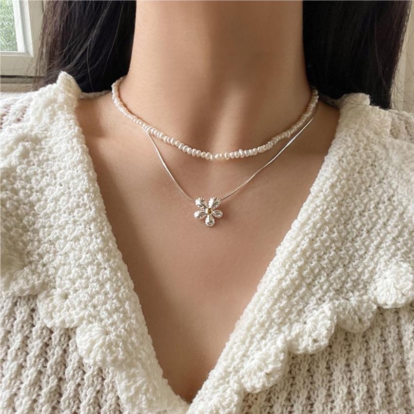 Elegante collana con ciondolo a margherita in argento sterling 925 con catena a serpente, design geometrico minimalista, con accenti arcobaleno, placcata argento anallergica