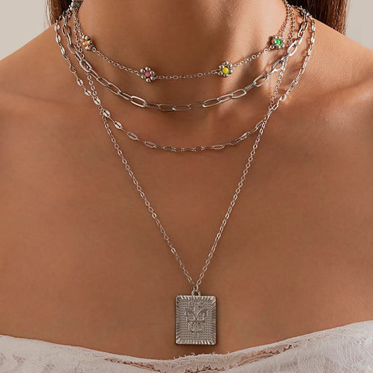 Collar colgante Retro Daisy para mujer con dije de mariposa geométrica de aleación chapado en cadena fina de cuentas redondas