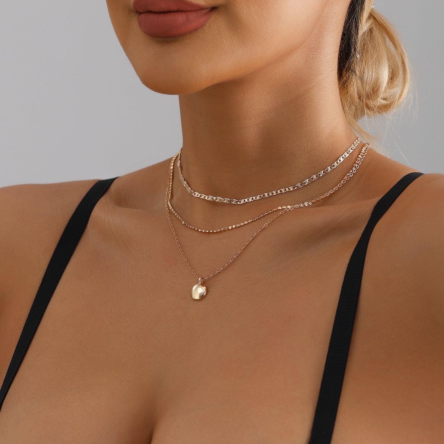 Collar con colgante de aleación con diseño geométrico y en forma de corazón, estilo étnico retro para mujer, con acabado chapado y cadena a la altura de la clavícula