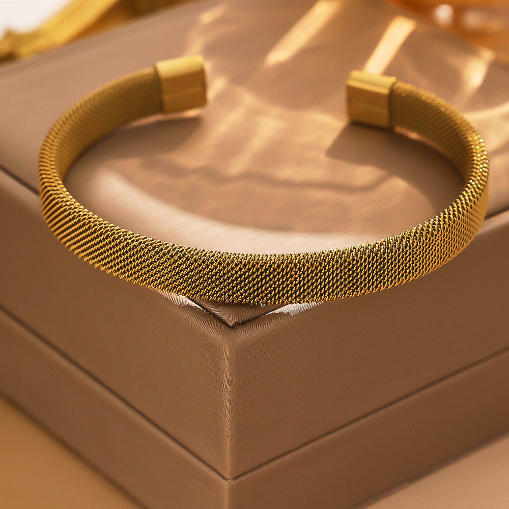 Fashionable Stainless Steel Braided Bracelet with Electroplated Finish Geometric Oval Shape Hypoallergenic Tarnish-Resistant Adjustable Cuff Jewelry