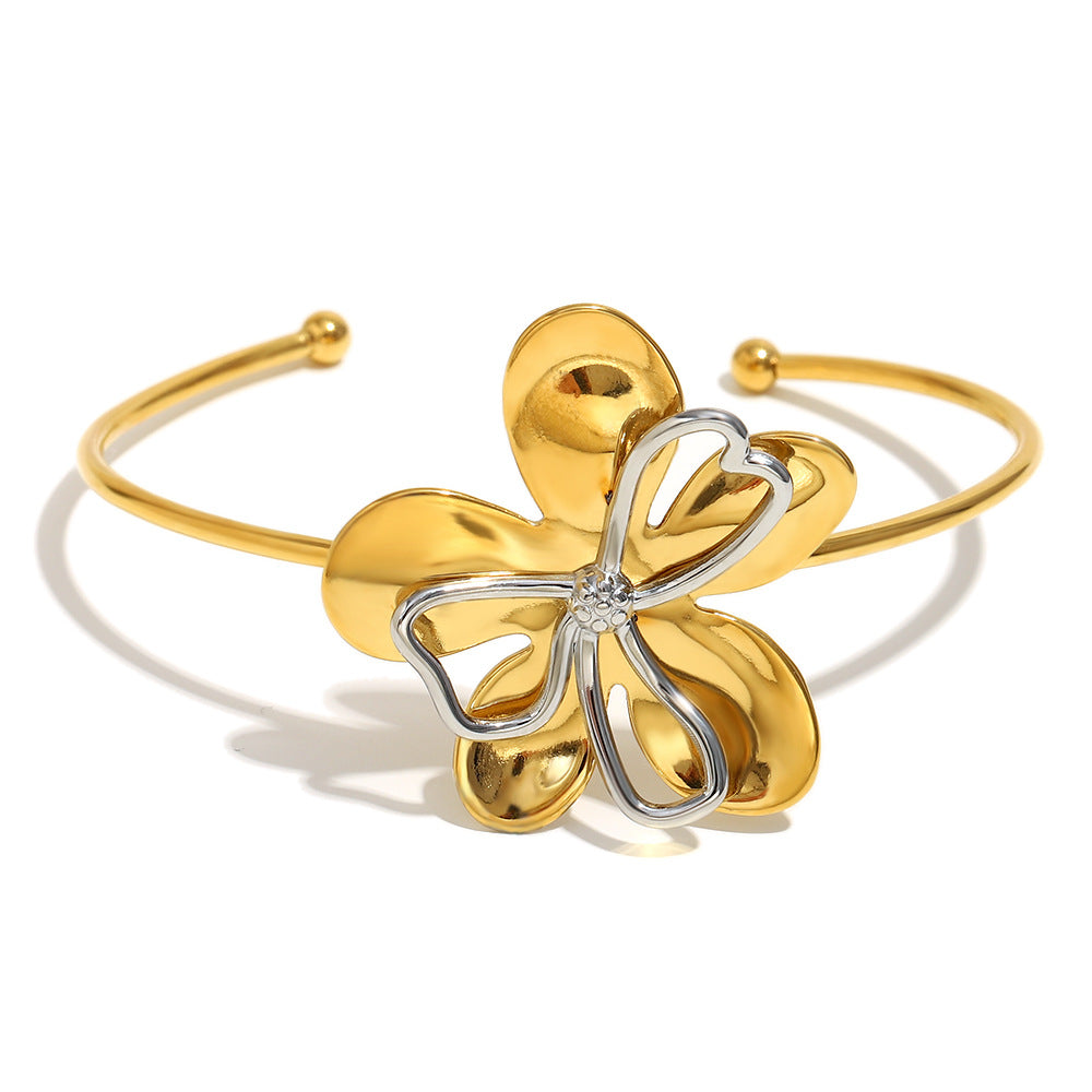 Bracciale in Acciaio Inox Placcato Oro 18K con Motivo Floreale Minimalista e Linee Delicate