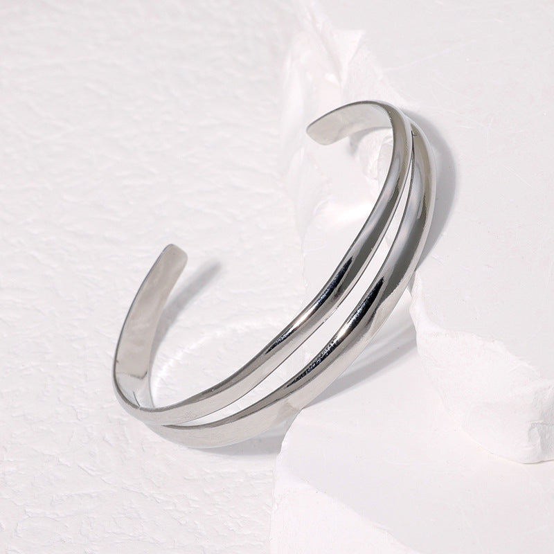 Minimalist Geometric Cold-Tone Bracelet with Heart and Floral Motifs in Gold-Plated Stainless Steel for Women