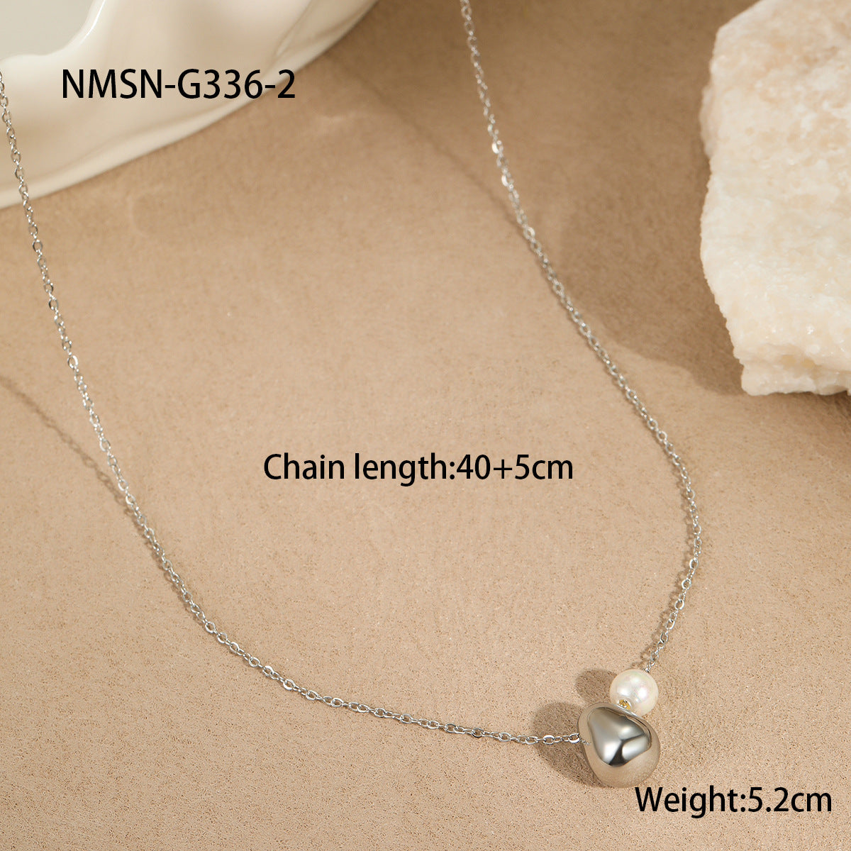 Collana con ciondolo geometrico minimalista in acciaio inossidabile da donna con finitura placcata e catena a clavicola leggera di lusso