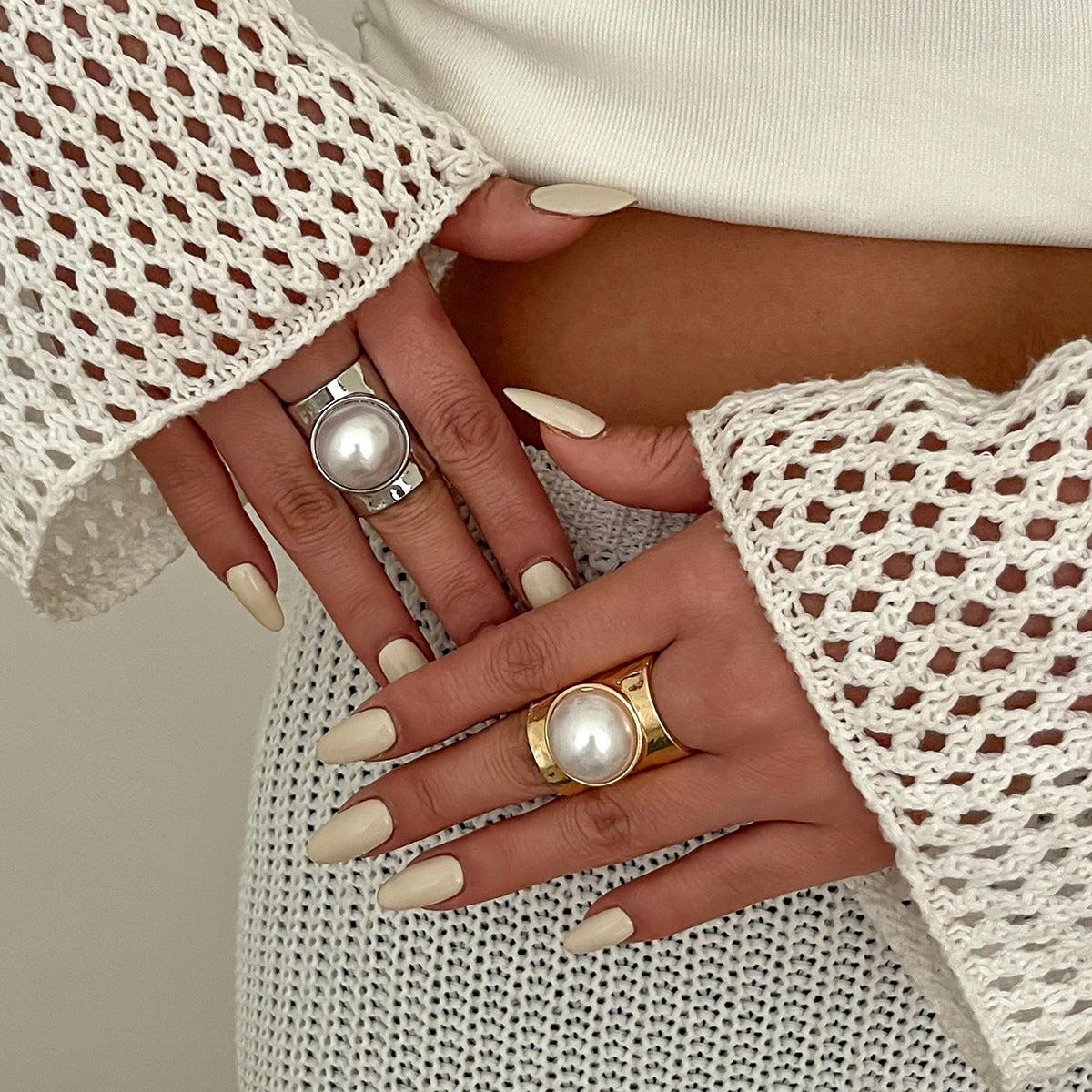 Exaggerated Geometric Alloy Plated Ring with Large Pearl Inlay for Women