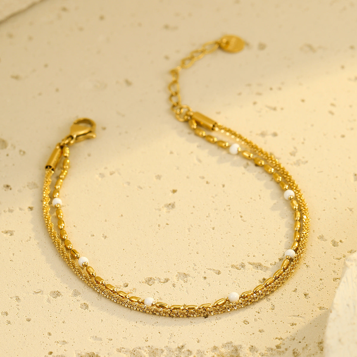 Bracciale da donna stile OL alla moda con perline, base in acciaio inossidabile, finitura placcata oro 18 carati, perline Miyu colorate, costruzione in acciaio al titanio
