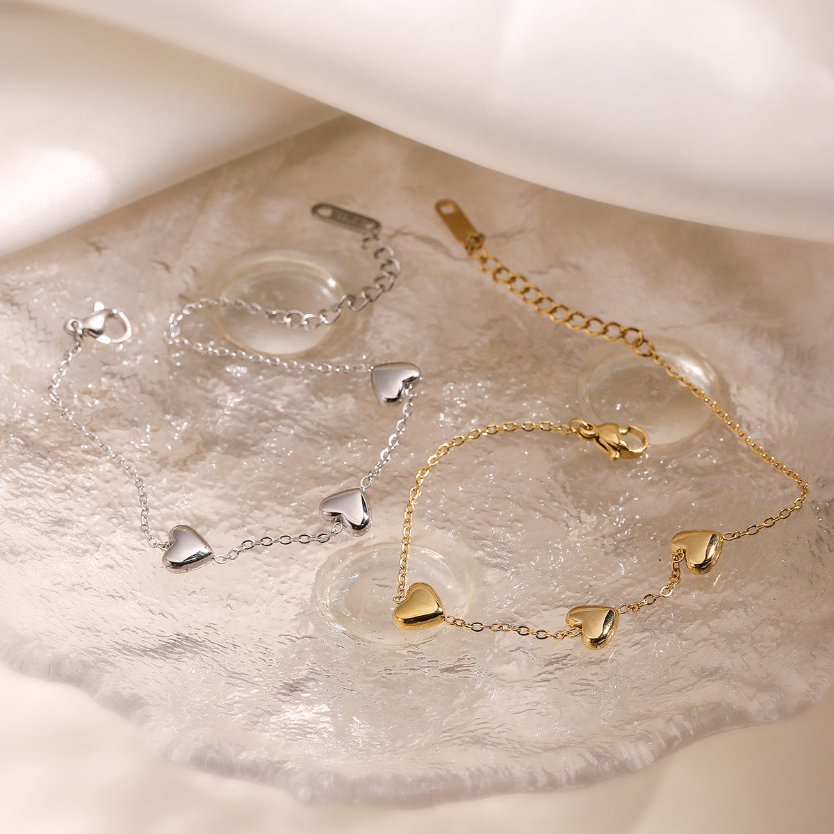 Minimalist Heart-Shaped Stainless Steel Bracelet for Women with 18K Gold Plating, Hypoallergenic and Fade-Resistant