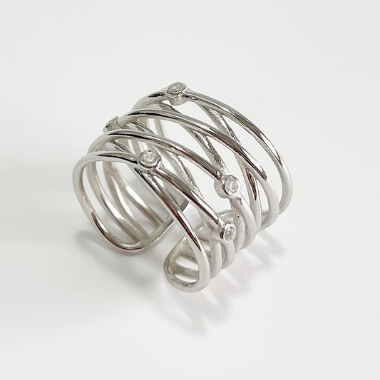 Anillo Minimalista de Plata de Ley 925 con Diseño Geométrico de Líneas Cruzadas Bañado