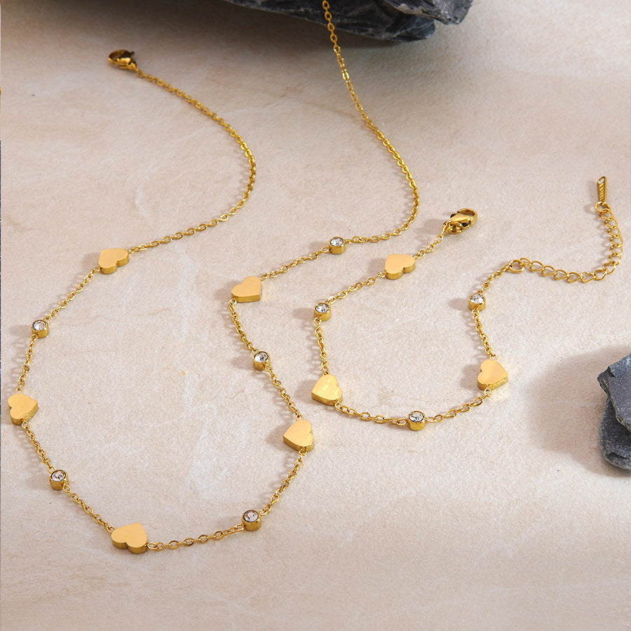 Elegante set collana e bracciale in oro 18 carati placcato con zirconi cubici a forma di cuore, catena in acciaio inossidabile e titanio per donne
