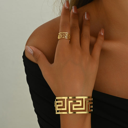 Set di bracciale e anello geometrico minimalista in lega di zinco da donna con finitura lucida e design ad apertura regolabile