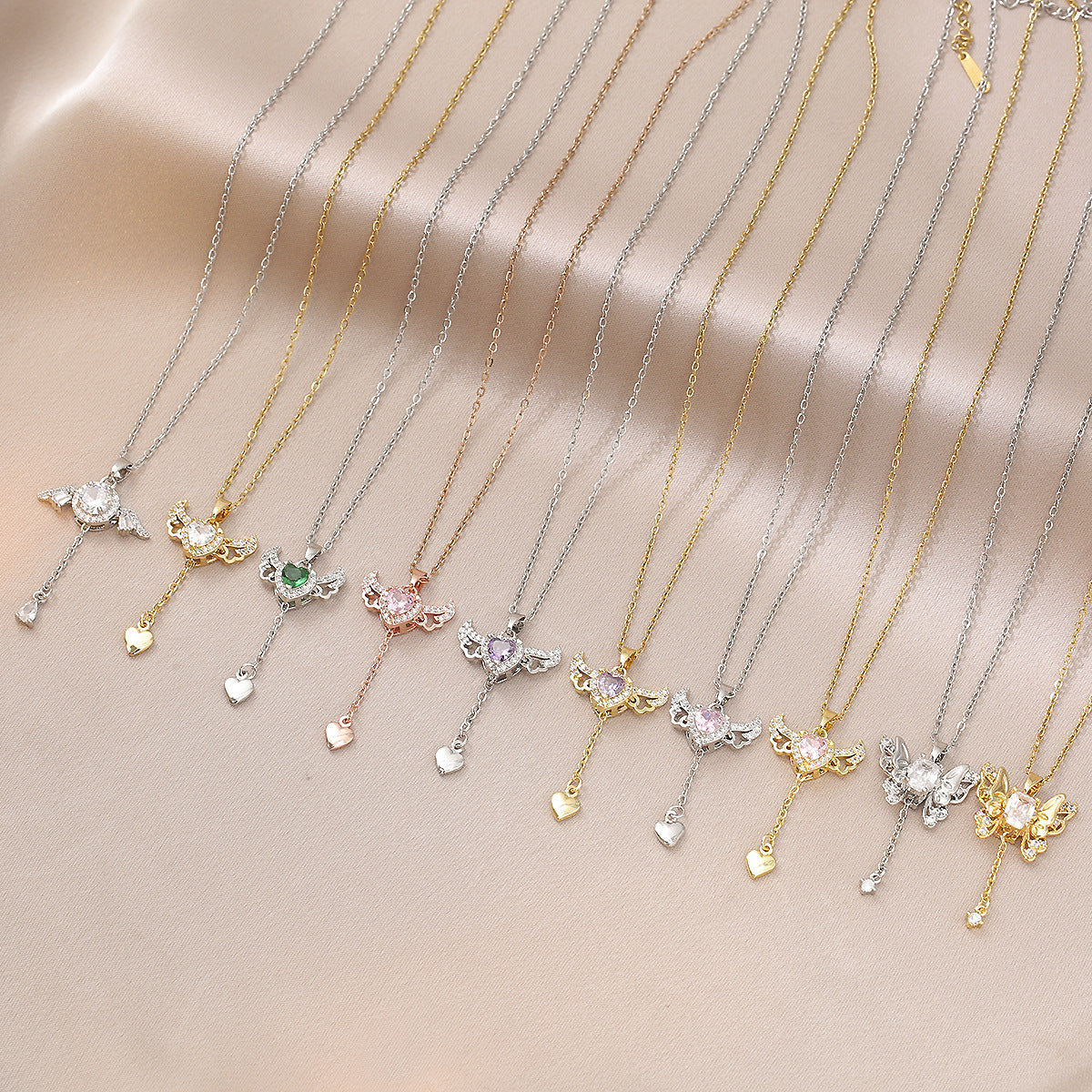 Collana di lusso in acciaio al titanio a forma di cuore con intarsio di strass e pendente a nappa da donna, catena sottile regolabile per clavicola
