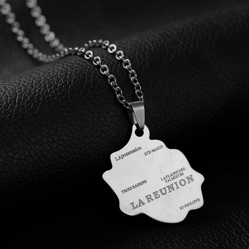 Collana vintage con pendente geometrico etnico in acciaio inossidabile con ciondolo in acciaio al titanio e finitura galvanizzata su catena a O