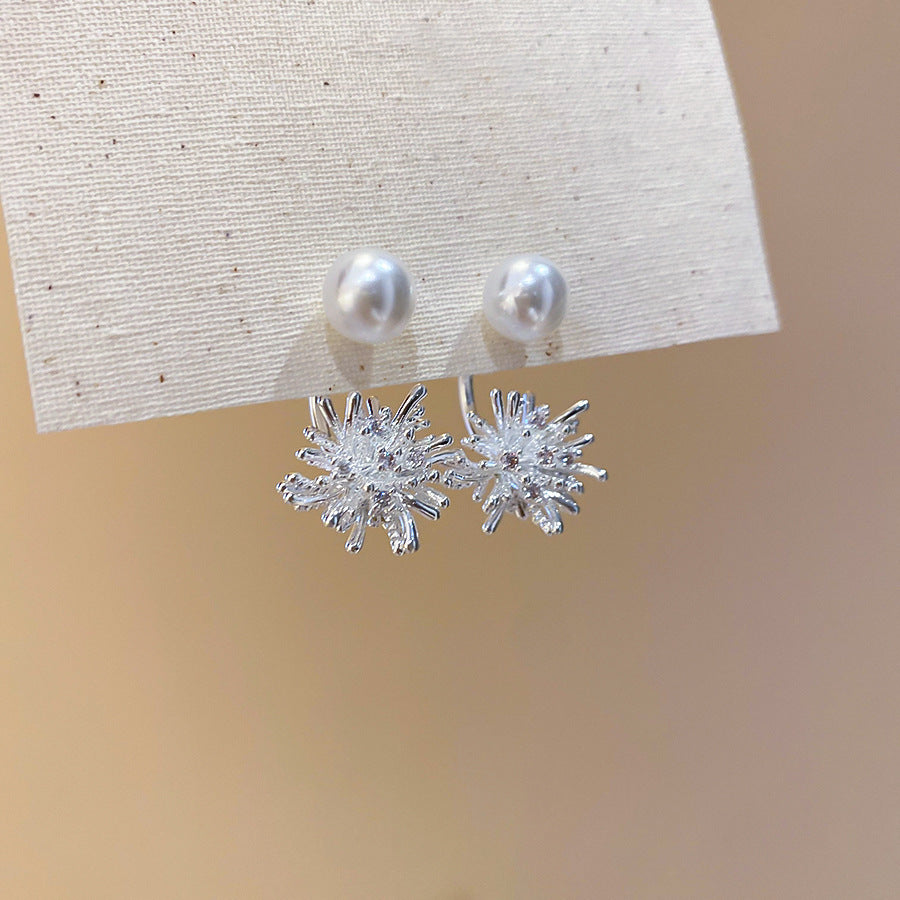 Pendientes de metal geométricos minimalistas con incrustaciones de diamantes de imitación y acabado cepillado para mujer