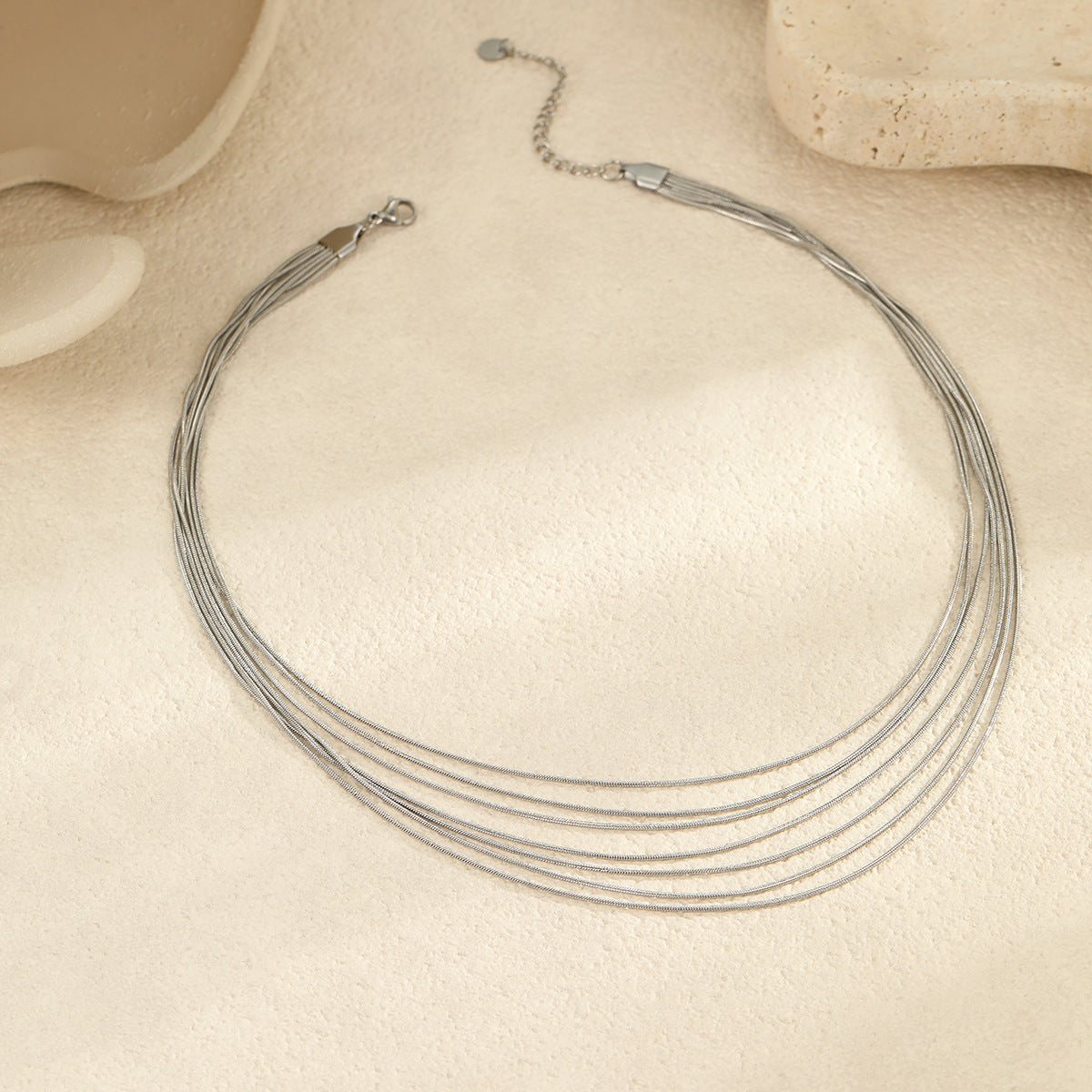 Collana con catena a serpente in acciaio inossidabile geometrica alla moda per donna con finitura placcata