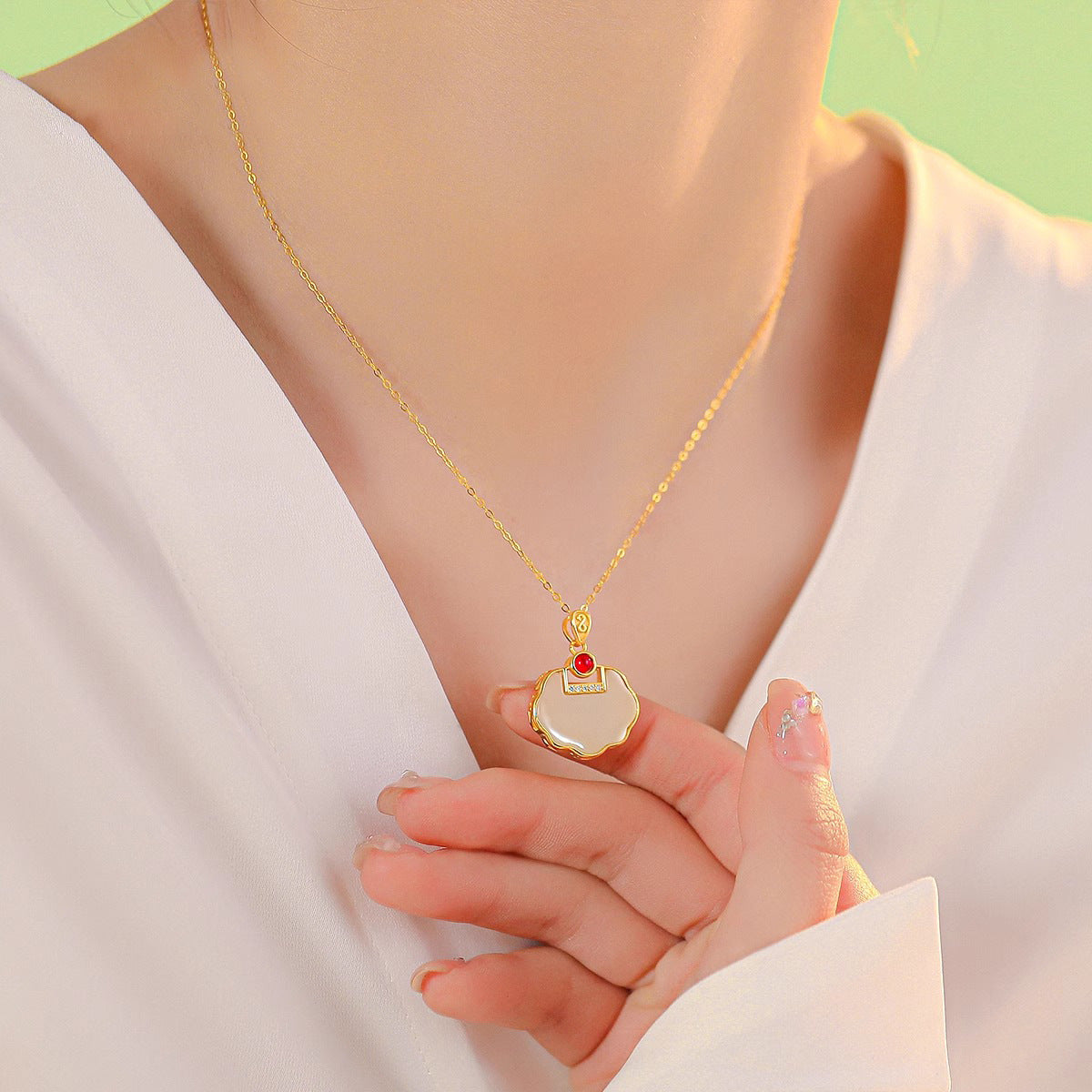 Collana con ciondolo a forma di lucchetto in oro placcato rame a forma di fiore minimalista per uomo e donna con catena a O in acciaio al titanio