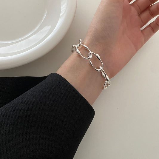 Braccialetto Artigianale Minimalista in Argento Sterling 925 con Forma Geometrica Irregolare e Finitura Lucida