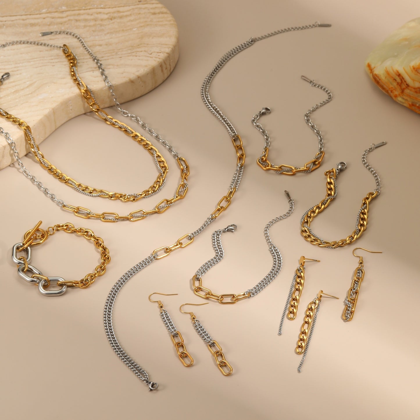 Collar de acero inoxidable con diseño geométrico y cadena chapada en oro y plata para mujer