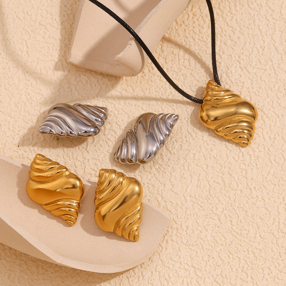 Minimalist Geometric Stainless Steel Plated 18K Gold Conch Pendant Necklace for Women