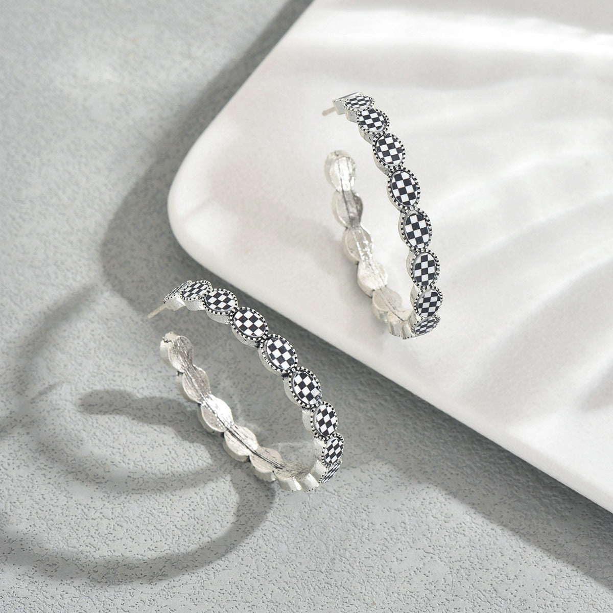 Vintage Geometric C-Shaped Earrings with Inlay Detail for Women Zinc Alloy Fashion Ear Jewelry