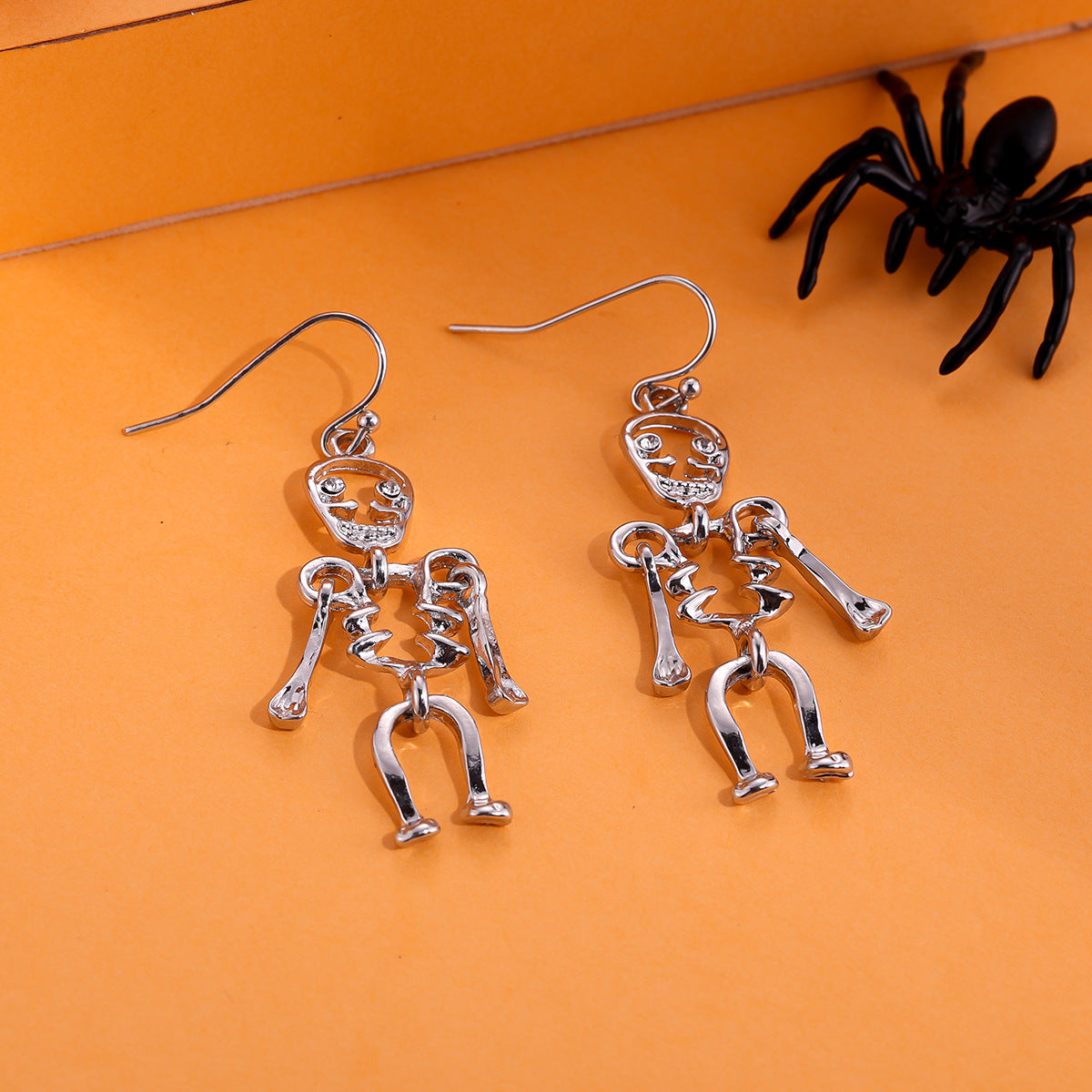 Juego de pendientes de Halloween estilo dibujos animados con diseño de calabaza, aretes de aleación y postes de acero inoxidable para mujer