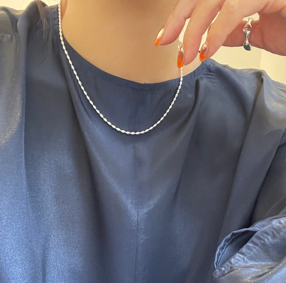 Collar Minimalista con Colgante de Rama de Olivo para Mujer en Plata de Ley 925 con Baño de Oro sobre Cadena de Olivo