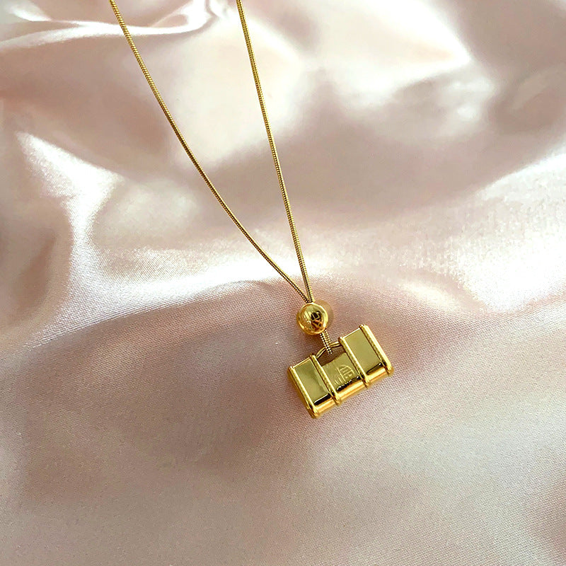 Collana con ciondolo a lucchetto placcato in acciaio al titanio a forma di cuore dal design originale per donne e uomini con catena a serpente in stile minimalista a medaglione