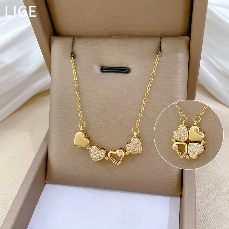 Collar con colgante de corazón y trébol de cuatro hojas estilo dibujo animado en acero titanio con incrustaciones completas de diamantes de imitación para mujeres y hombres