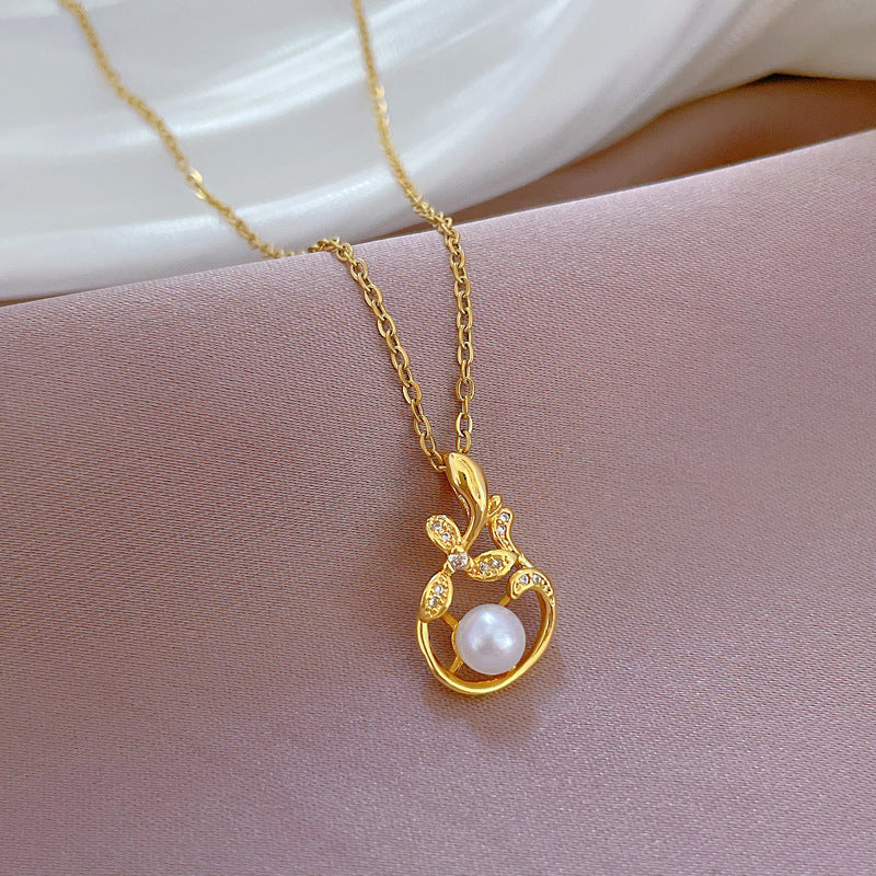 Minimalist Pearl Leaf Pendant Necklace for Women in Titanium Steel with Rhinestone Inlay and Geometric Design