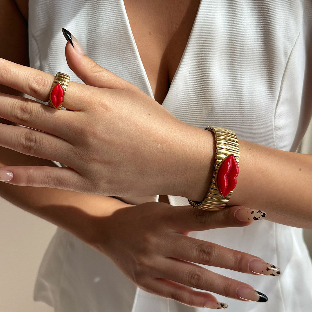 Vintage Elegant Plated Stainless Steel Lip Bracelet Ring Set for Women