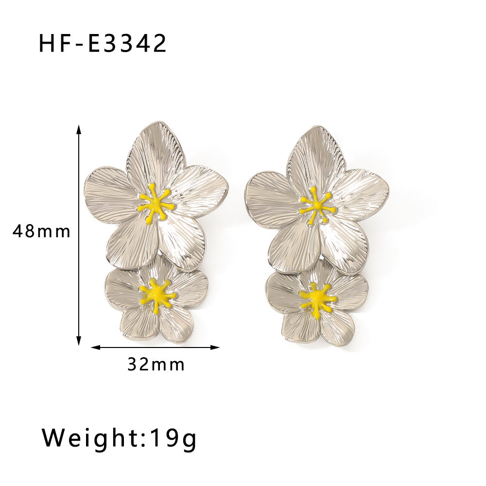 Orecchini da donna minimalisti in acciaio inossidabile a forma di farfalla floreale con finitura placcata sottovuoto in oro 18K