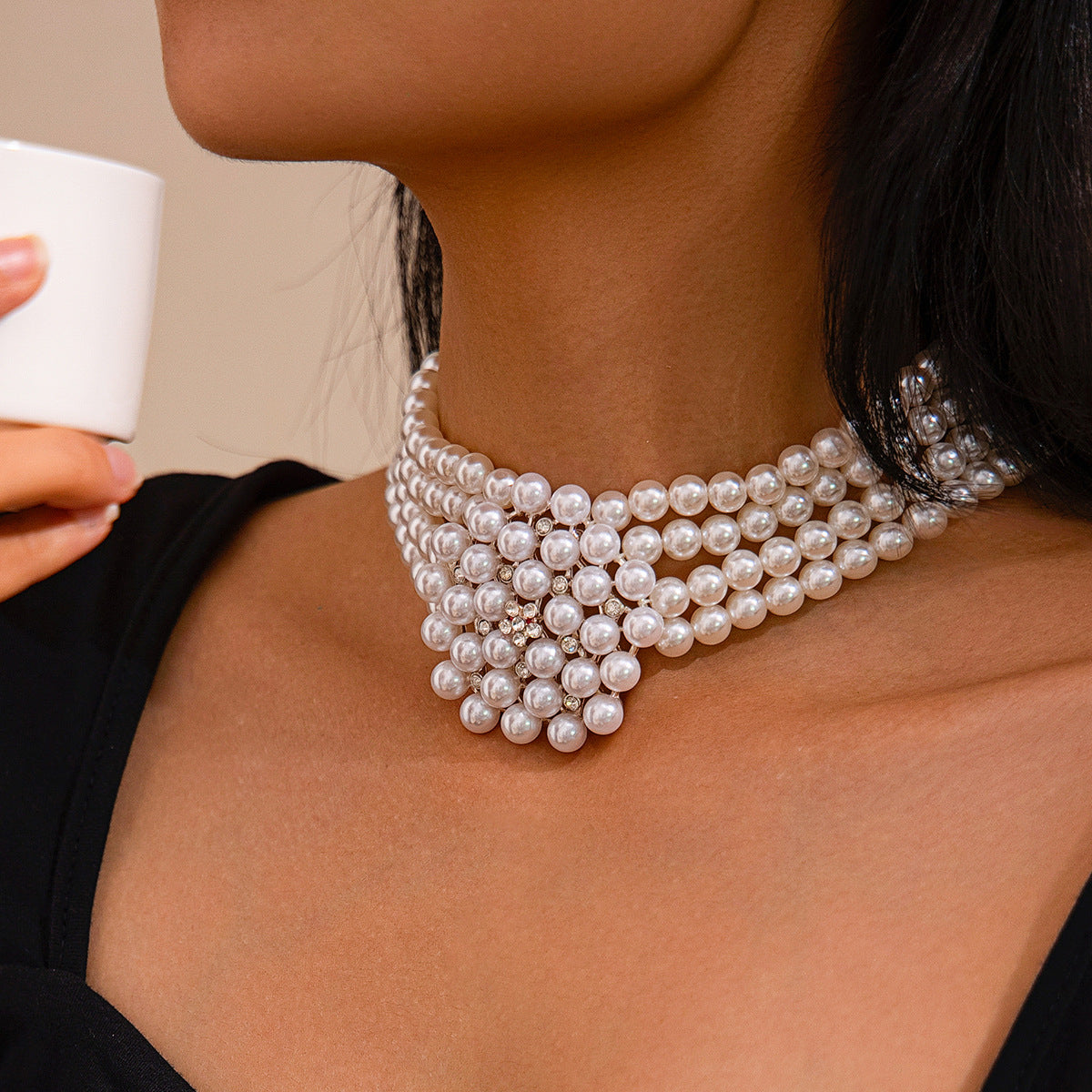 Vintage French Style Floral Pearl-Embellished Choker Necklace with Geometric and U-Shaped Design for Women