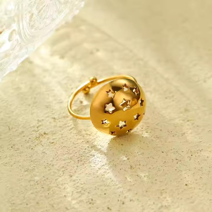 Anello da donna in acciaio inossidabile a stella cava geometrica minimalista con finitura placcata