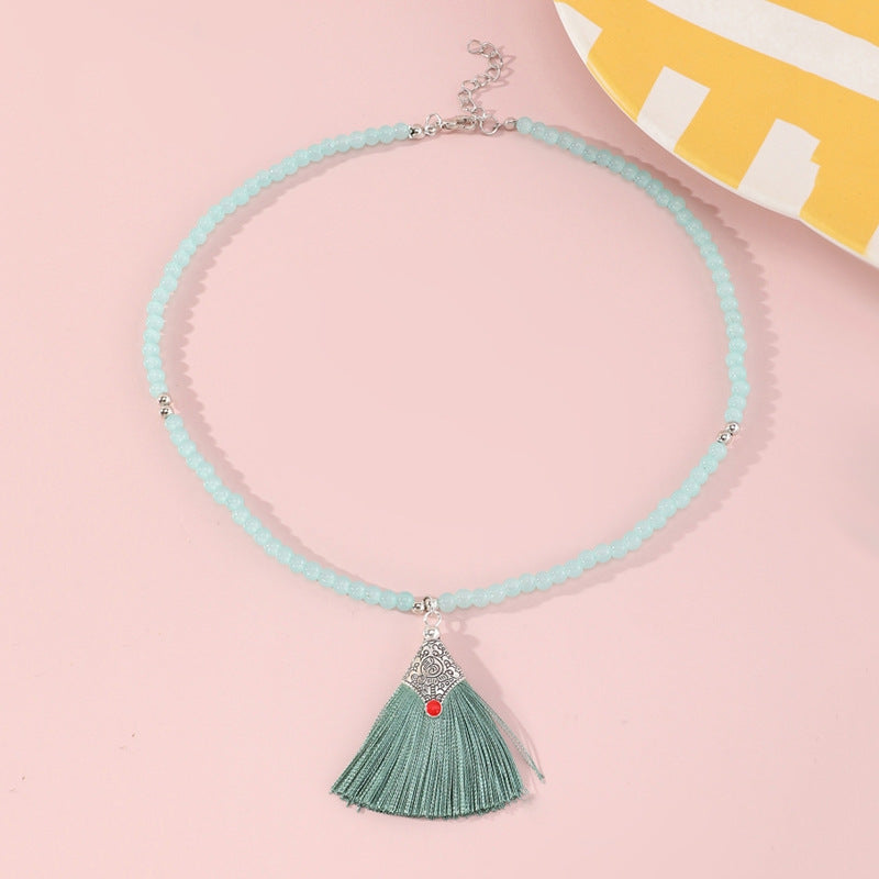 Collana pendente con nappe in stile bohémien per bambini, realizzata in perline di vetro con nappe abbinate su catena di perline rotonde