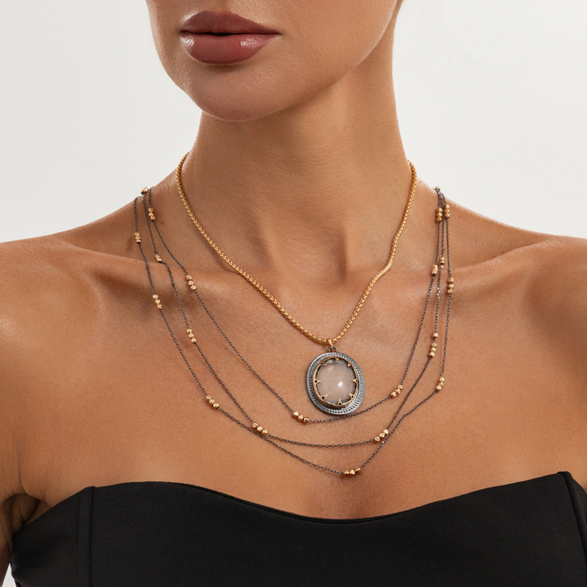 Vintage Hip-hop Geometric Round Zinc Alloy Pendant Iron Plated Necklace for Women