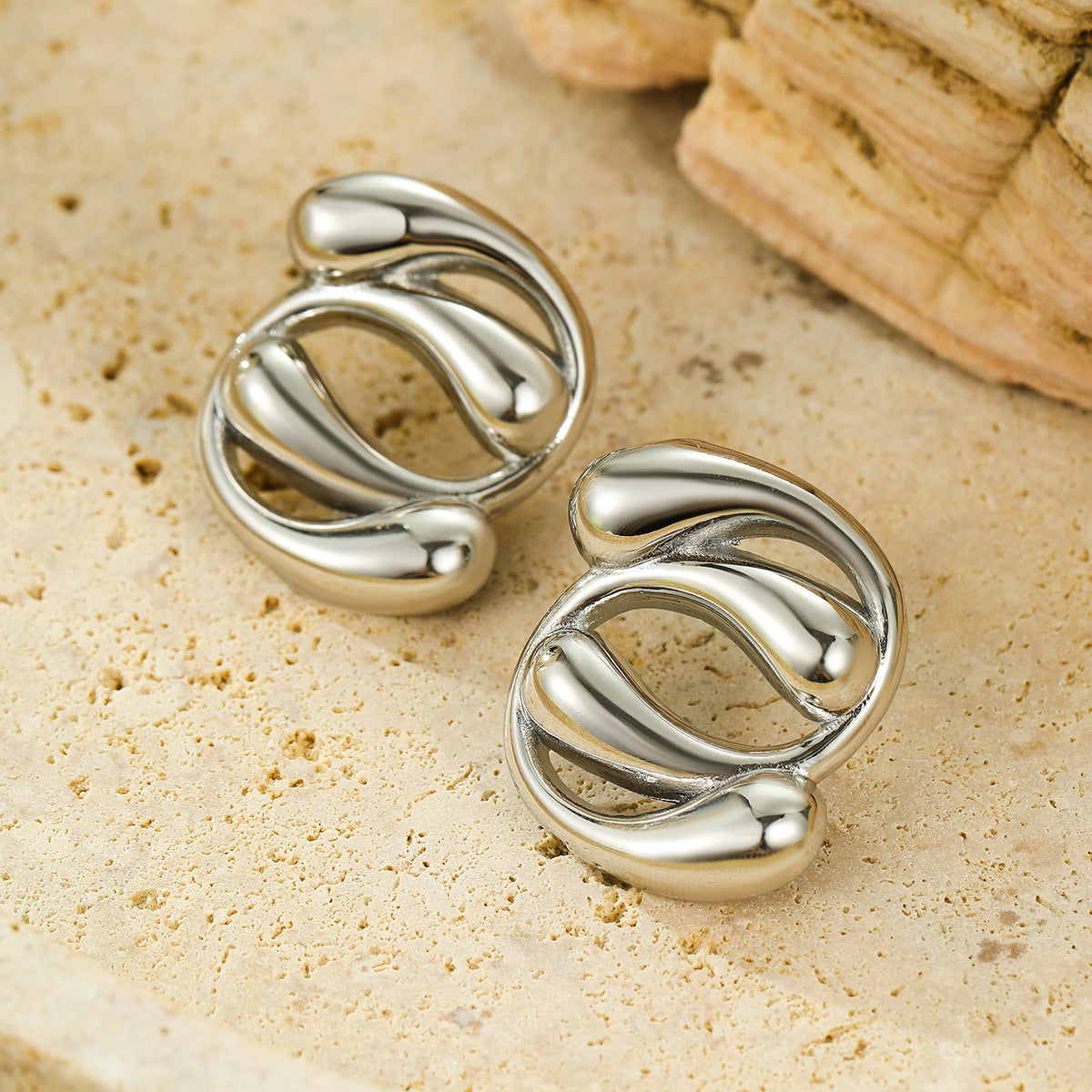 Orecchini da donna in acciaio inossidabile placcato oro 18 carati a forma di goccia irregolare alla moda