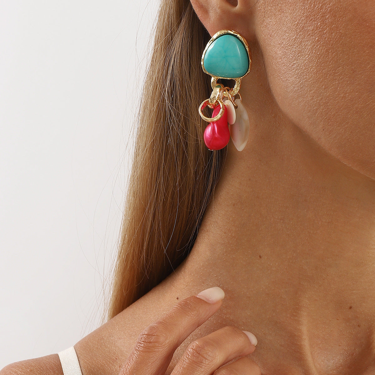 Pendientes de resina étnicos vintage geométricos con cuentas, detalles de perlas y acabado de esmalte para mujer