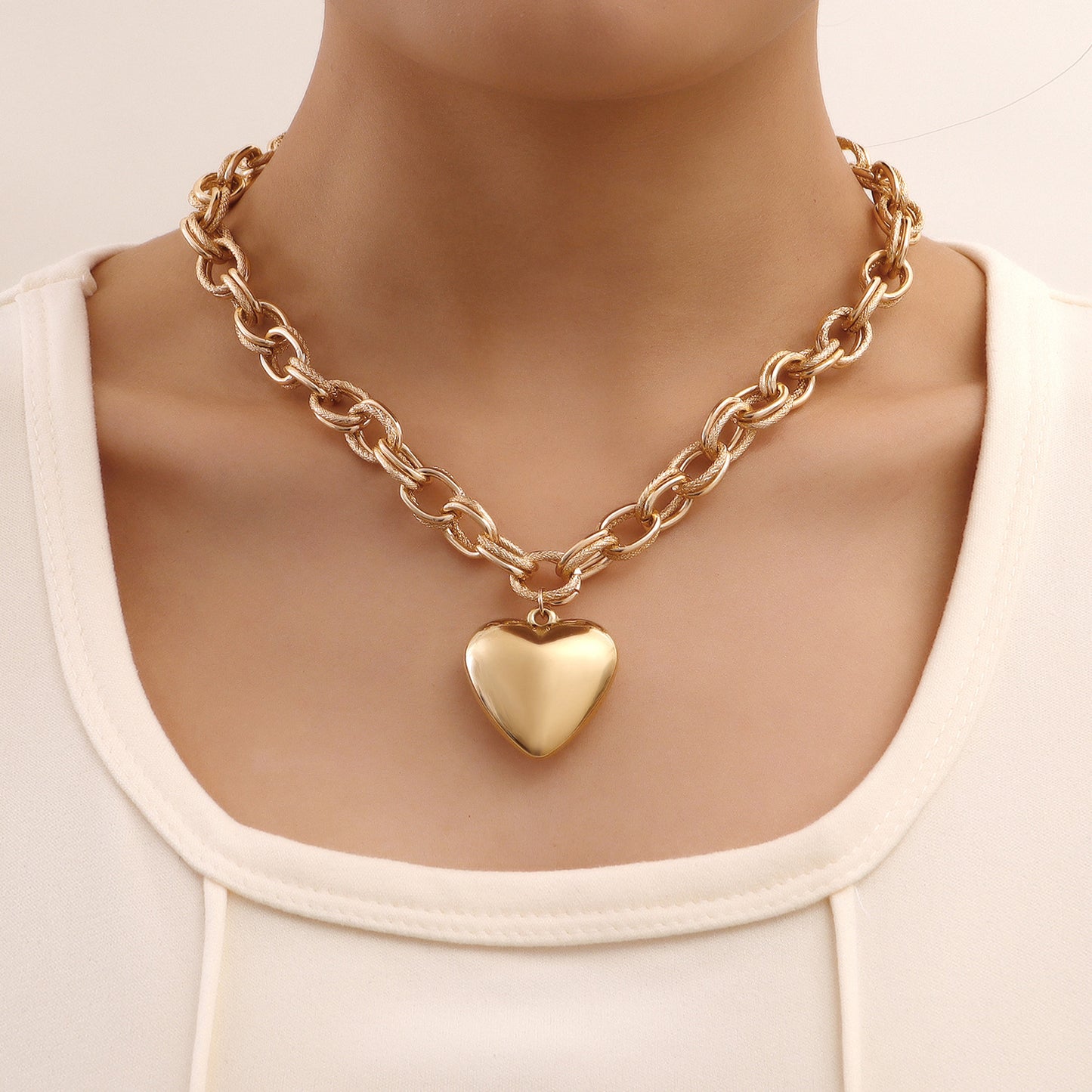 Minimalist Heart-Shaped Alloy Pendant Necklace with Plated Finish for Women Choker Style
