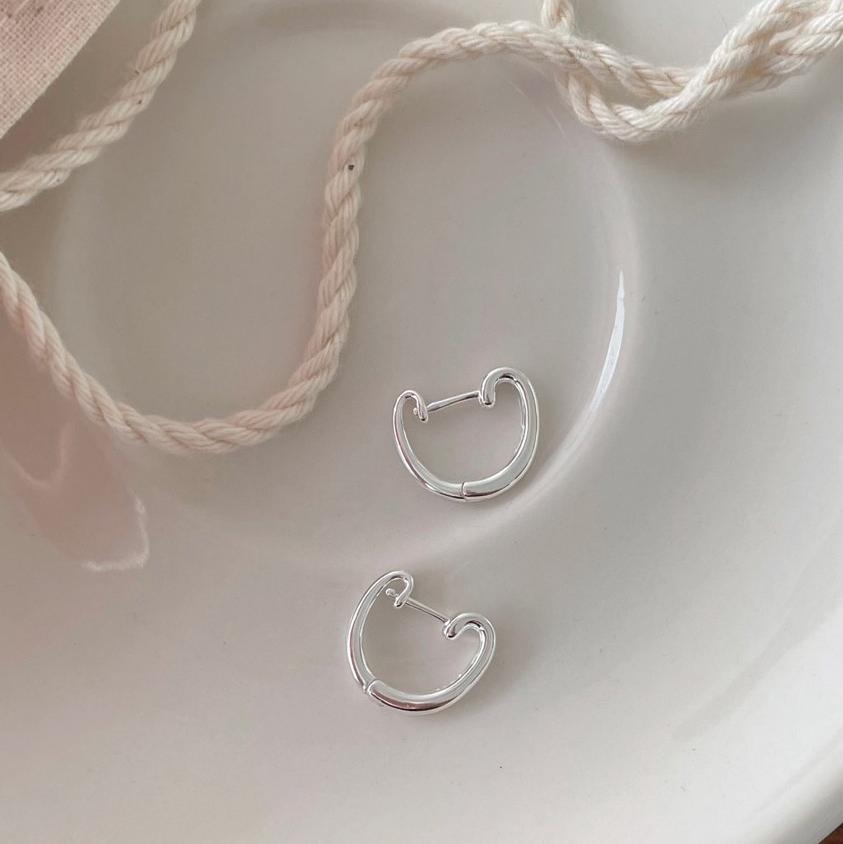 Orecchini a perno ovali minimalisti da donna in argento sterling 925 con intarsio di perle
