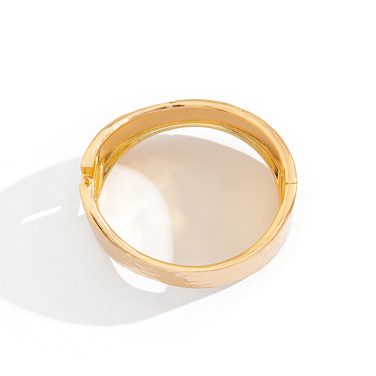 Irregular Oval Plated Alloy Bracelet with Chain Clasp