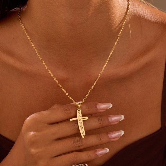 Elegante collar con colgante de cruz geométrica en acero inoxidable con baño de oro de 18K para mujer