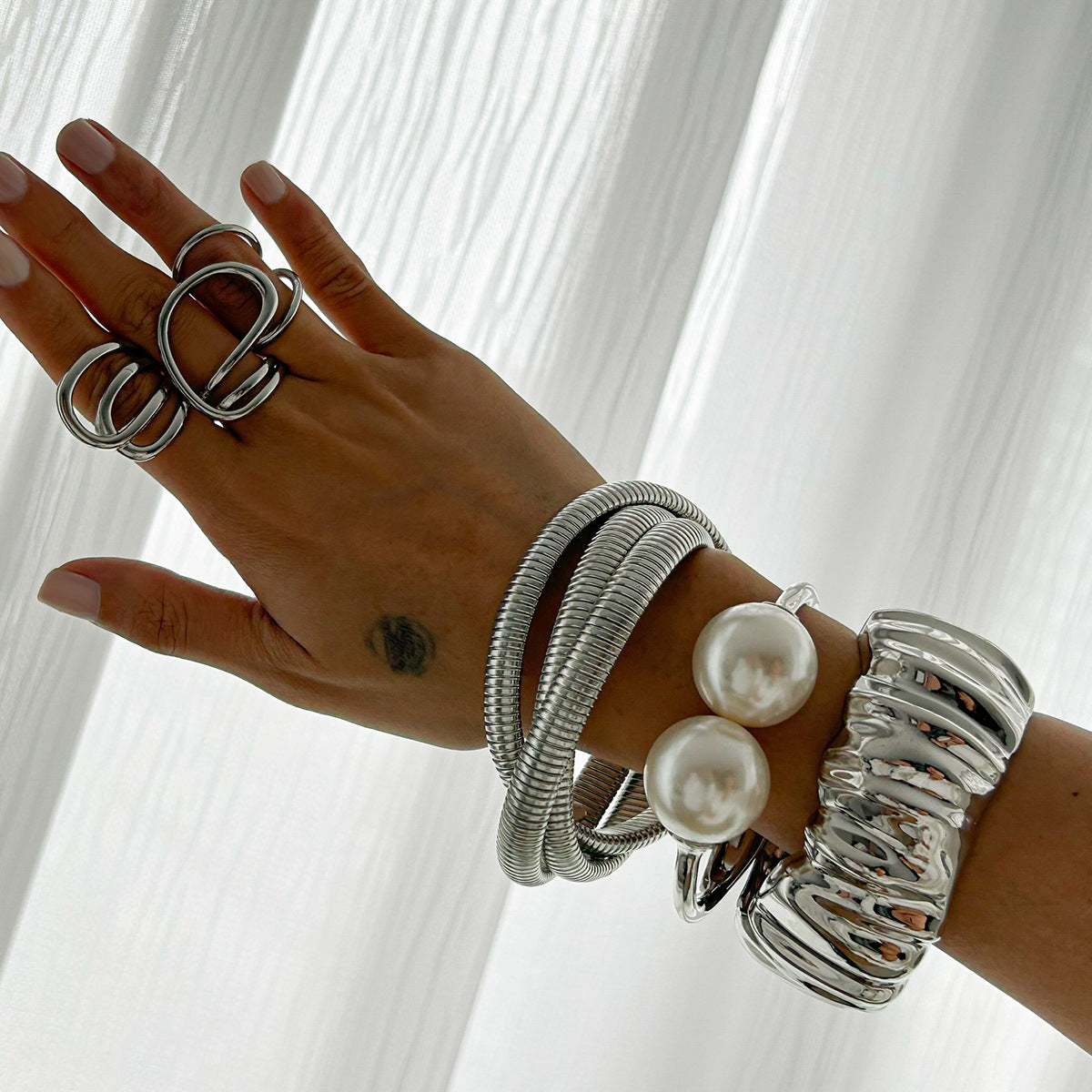 Vintage Irregular Pleated Pearl Zinc Alloy Plated Bracelet Set