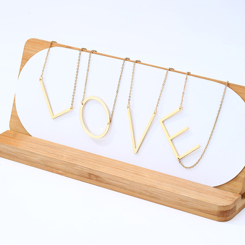Collar Minimalista con Dije de Letra Chapado en Acero de Titanio para Mujer con Cadena de Eslabones Ajustable