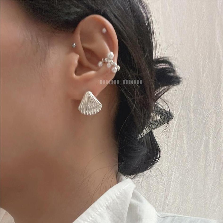 Sweet Minimalist Water-Drop Shaped 925 Sterling Silver Ear Studs with Pearl Inlay and Shell Motif