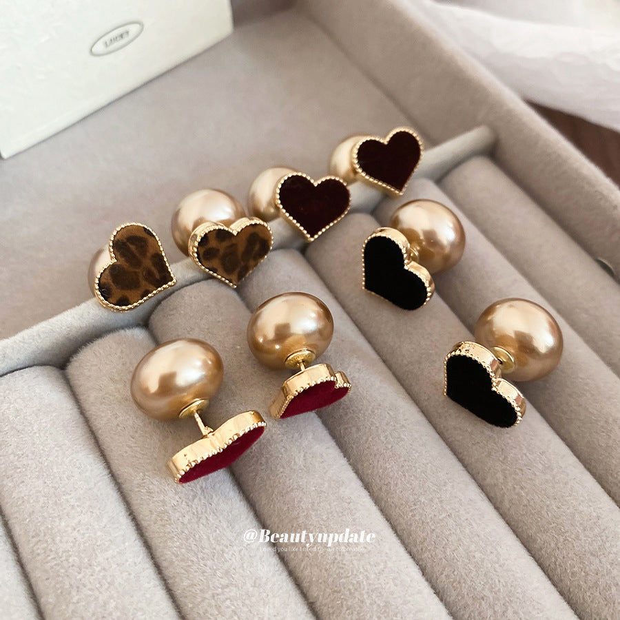 Orecchini a perno vintage minimalisti a forma di cuore con perle finte e perni in acciaio placcato per donna