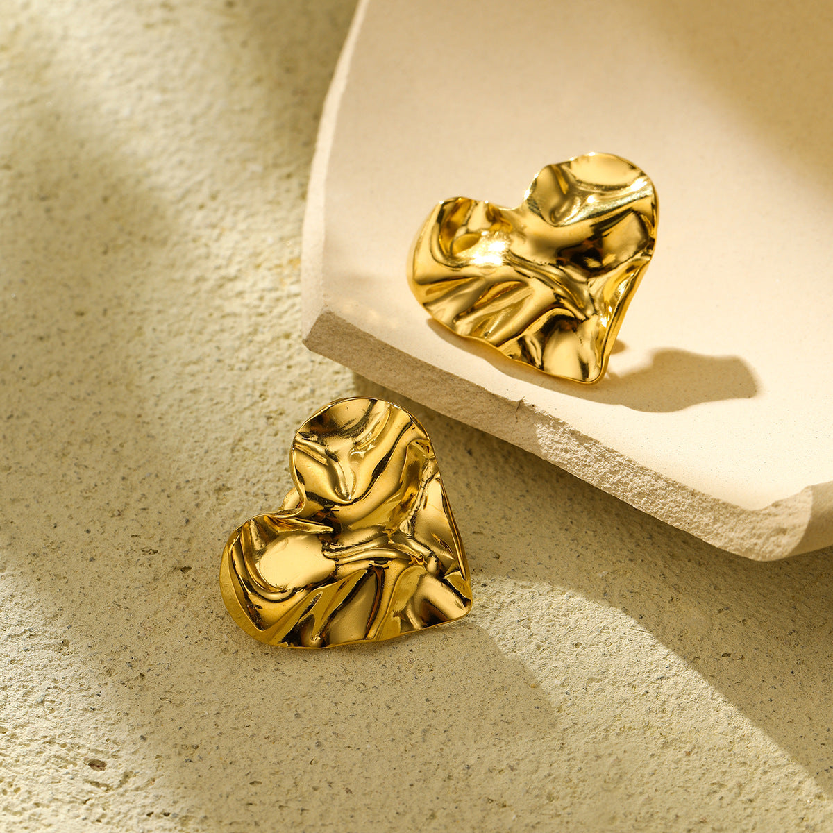 Retro French-Style Wavy Ruffled Heart-Shaped Titanium Steel Earrings for Women with Plated Finish